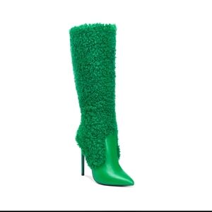 Jenniferle Grinch Boot sz 41 fits up to 17.5 wide calf